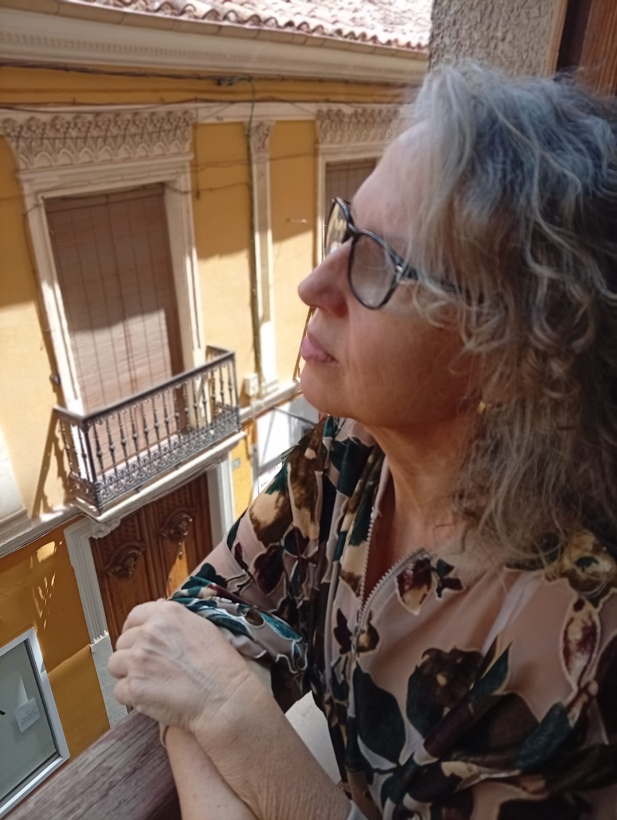 María Yeste, psicóloga, en la ventana